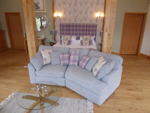 Casa na árvore superluxo, 1 quarto (Scots Pine - No Pets) | Individualmente decorados, individualmente mobiliados, roupa de cama