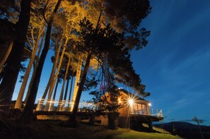 Luxe boomhut, 1 slaapkamer (Scots Pine - No Pets) | Individueel gedecoreerd, individueel gemeubileerd, beddengoed