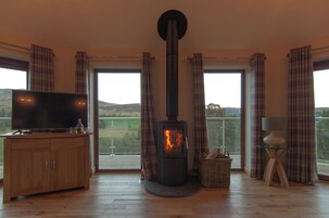 Decoración personalizada, muebles diferentes y ropa de cama 