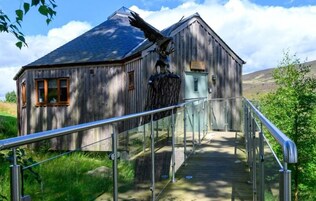 Decoración personalizada, muebles diferentes y ropa de cama 