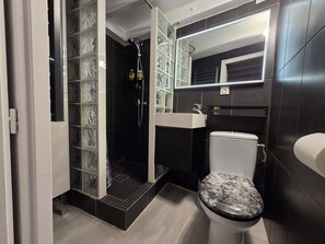 淋浴設備、風筒、提供毛巾、番梘