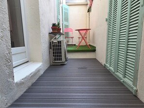 Interior - Meynadier 66: Very Quiet, Private Courtyard. Beach, Train Station, Palace 300m (Cannes)