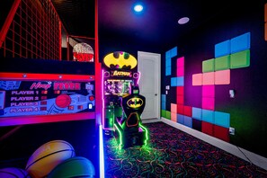 Games room - Games Room with Golf Simulator | Themed Kids Bedroom | Private Pool (Kissimmee)