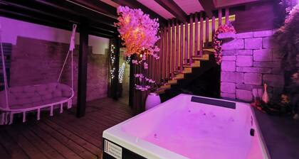 Paradise and Love Room! Magnificent apartment with private spa room.