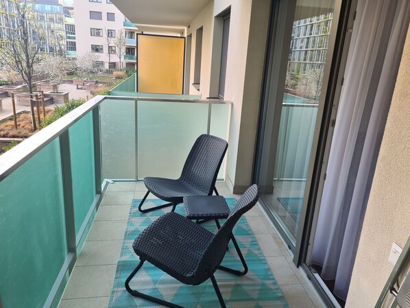 Caja de seguridad en la habitación y cortinas blackout