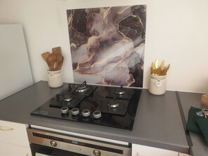 Apartment | Eigene Küche | Kühlschrank, Mikrowelle, Ofen, Herdplatte