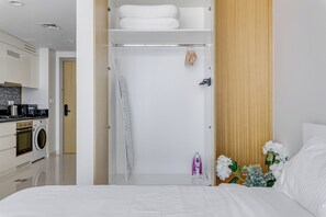 Armoire