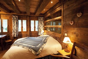 4 slaapkamers, een strijkplank/strijkijzer, wifi, beddengoed