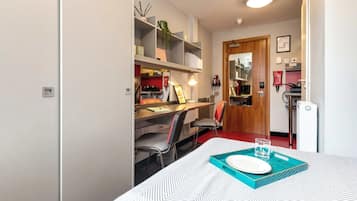 Studio, 1 Double Bed, Non Smoking | Free WiFi