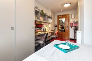 Studio, 1 Double Bed, Non Smoking | Free WiFi