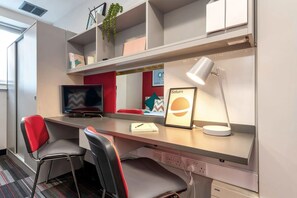 Studio, 1 Double Bed, Non Smoking | Free WiFi