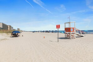 Beach - Snowbirds welcome! Steps from beach 1st-floor condo w/ arcade and pool table (North Myrtle Beach)