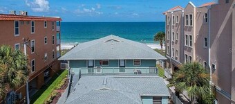 Beach Retreat - Steps to Beach - Beautiful Sunsets - Walk to Shops & Restaurants