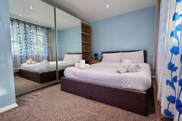 5 soverom, skrivebord, strykejern/-brett og wi-fi (inkludert)