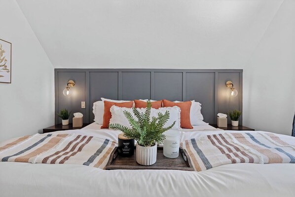 1 Schlafzimmer, Schreibtisch, Bügeleisen/Bügelbrett, Reisekinderbett