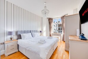 4 bedrooms, desk, iron/ironing board, travel cot - Charming Townhouse • Seaside • Balcony • Smart TVs • Fast Wifi (Ramsgate)