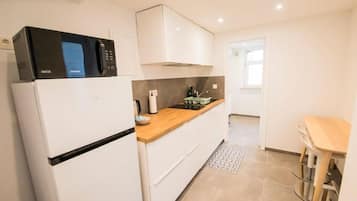 Family Penthouse, Kitchen | Private kitchen | Fridge, microwave, oven, stovetop