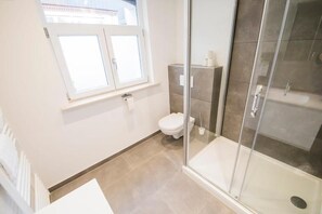 เพนท์เฮาส์สำหรับครอบครัว, ห้องครัว | ห้องน้ำ | ฝักบัว, ไดร์เป่าผม, ผ้าเช็ดตัว, สบู่