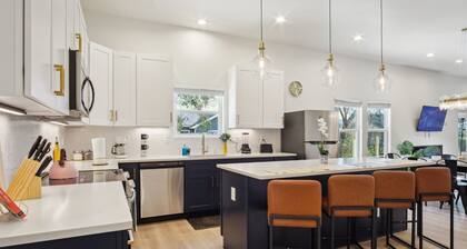 Blissful 5BR 3BA Haven Near Riverwalk Downtown