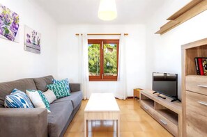 TV, fireplace - Casa Michaela, House 5StarsHome Mallorca. (Porto Petro)