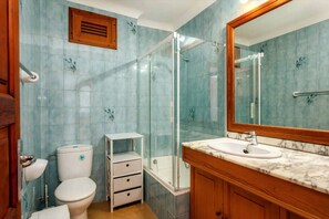 Dusche, Haartrockner, Handtücher