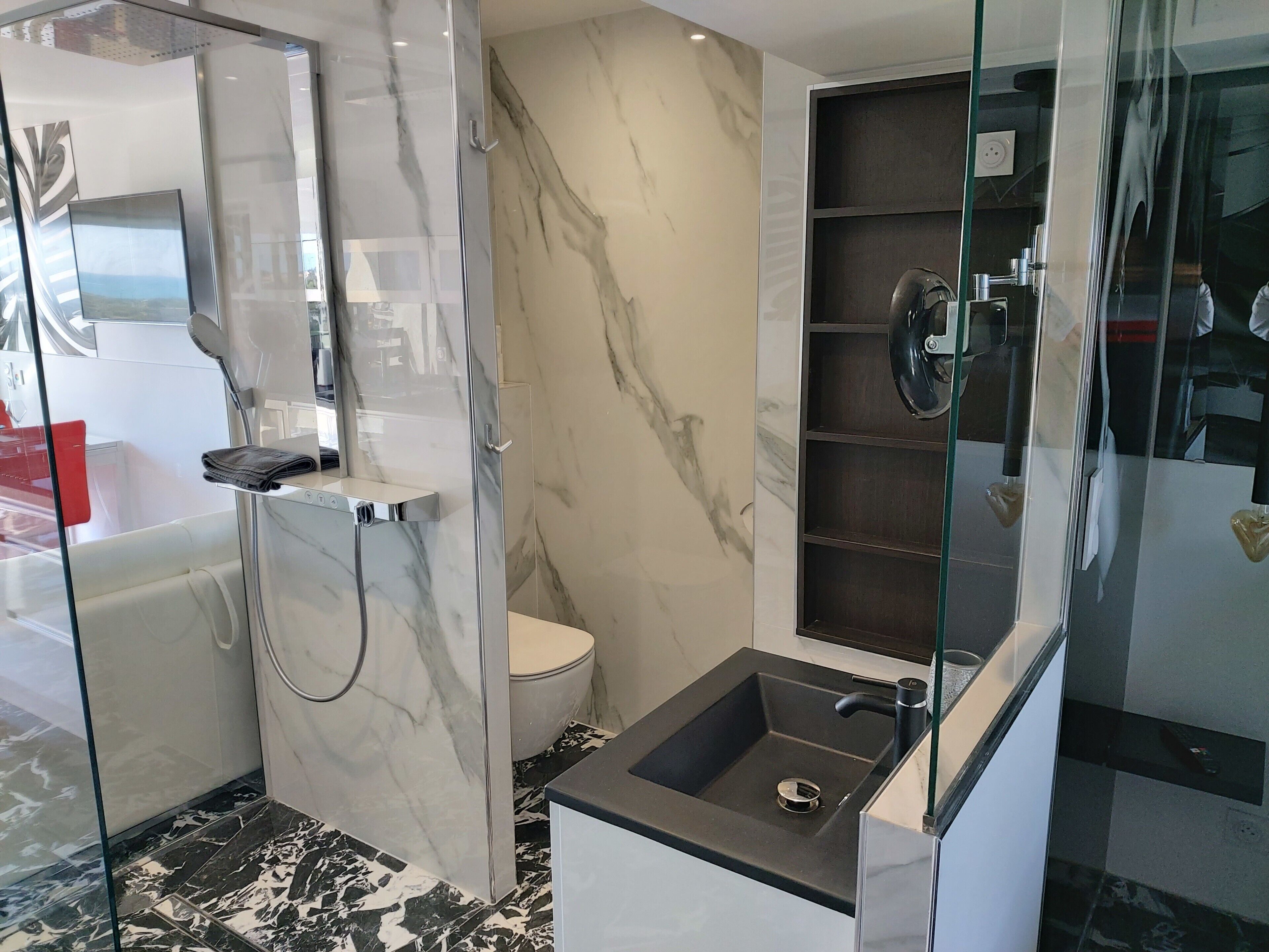 Shower, hair dryer, towels