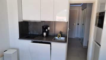 Fridge, microwave, dishwasher, coffee/tea maker