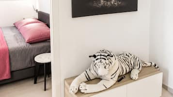 1 dormitorio, tabla de planchar con plancha, wifi y ropa de cama