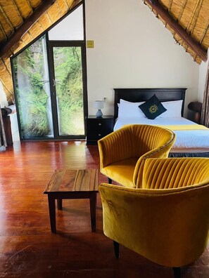 Deluxe Single Room, Balcony | In-room safe, blackout drapes, iron/ironing board, free WiFi