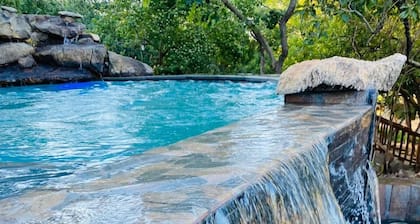 GEORGE B BOUTIQUE LODGE