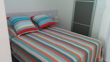 1 habitación, tabla de planchar con plancha, wifi y ropa de cama