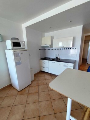 Fridge, microwave, coffee/tea maker