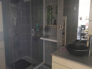Shower, hair dryer, towels - Naturiste Cap d'Agde Port Soleil 144 (Agde)
