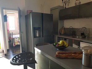 Réfrigérateur, micro-ondes, four, lave-vaisselle