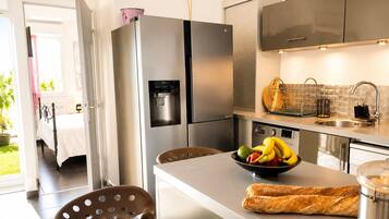 Refrigerador, microondas, horno y lavavajillas