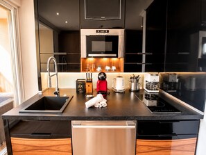 Fridge, microwave, dishwasher, coffee/tea maker