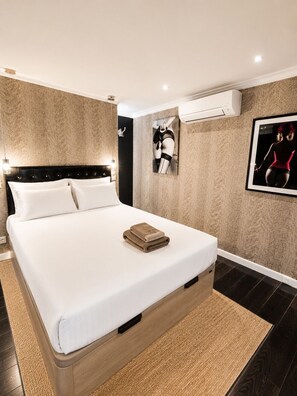 1 slaapkamer, een strijkplank/strijkijzer, wifi, beddengoed