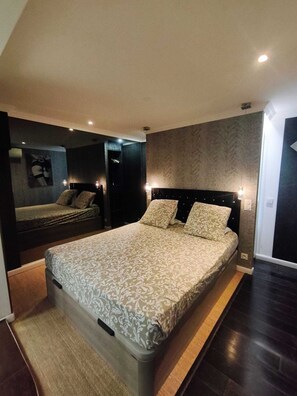 1 bedroom, iron/ironing board, WiFi, bed sheets - Naturiste Cap d'Agde Port Nature 504 (Agde)