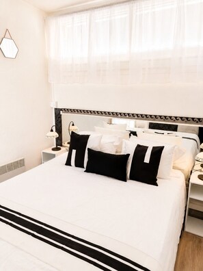 1 dormitorio, tabla de planchar con plancha, wifi y ropa de cama