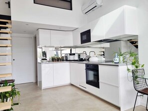 Fridge, microwave, oven, stovetop