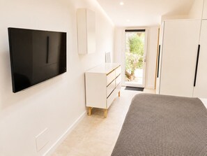 2 habitaciones, tabla de planchar con plancha, wifi y ropa de cama 
