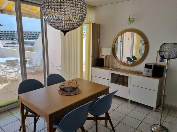 Dining - Naturiste Cap d'Agde Natura Beach 107 (Agde)