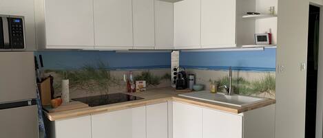 Fridge, microwave, dishwasher, coffee/tea maker