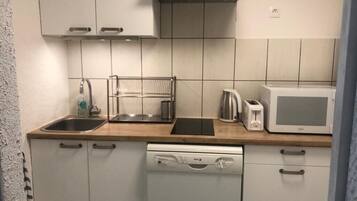 Coffee/tea maker, fridge, microwave, dishwasher