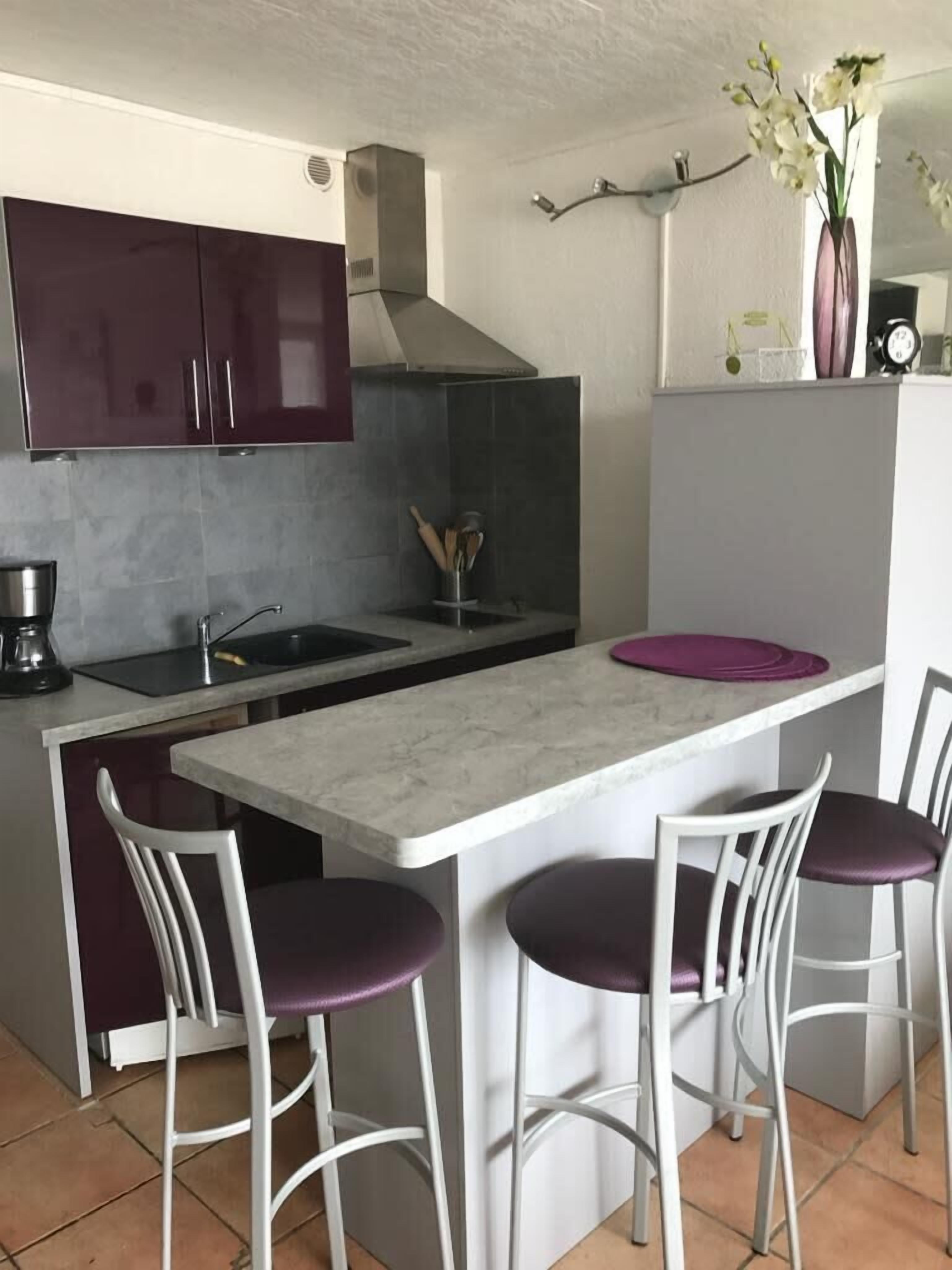 Refrigerador, microondas y cafetera y tetera 