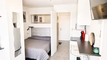 1 dormitorio, tabla de planchar con plancha, wifi y ropa de cama