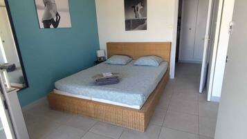 1 chambre, fer et planche à repasser, Wi-Fi, draps fournis