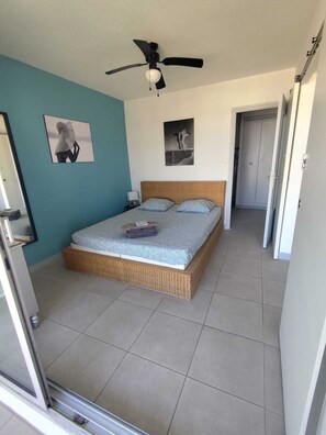 1 chambre, fer et planche à repasser, Wi-Fi, literie fournie
