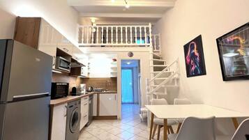 Fridge, microwave, dishwasher, coffee/tea maker