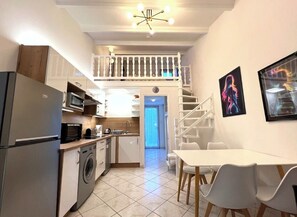 Kühlschrank, Mikrowelle, Geschirrspüler
